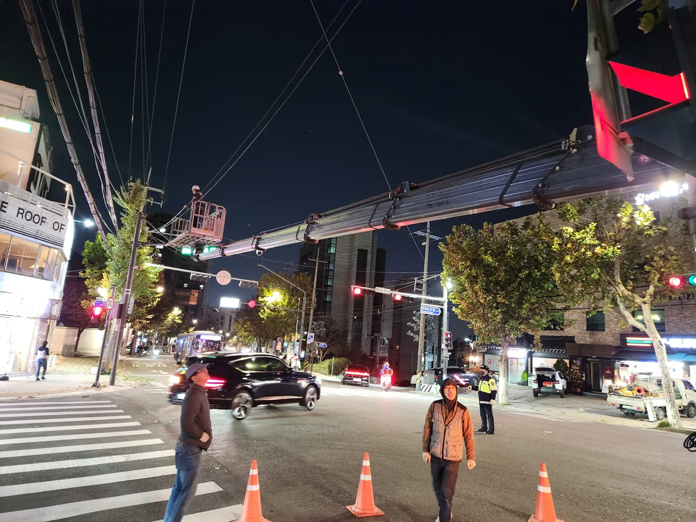 야간 도로 시설 현장